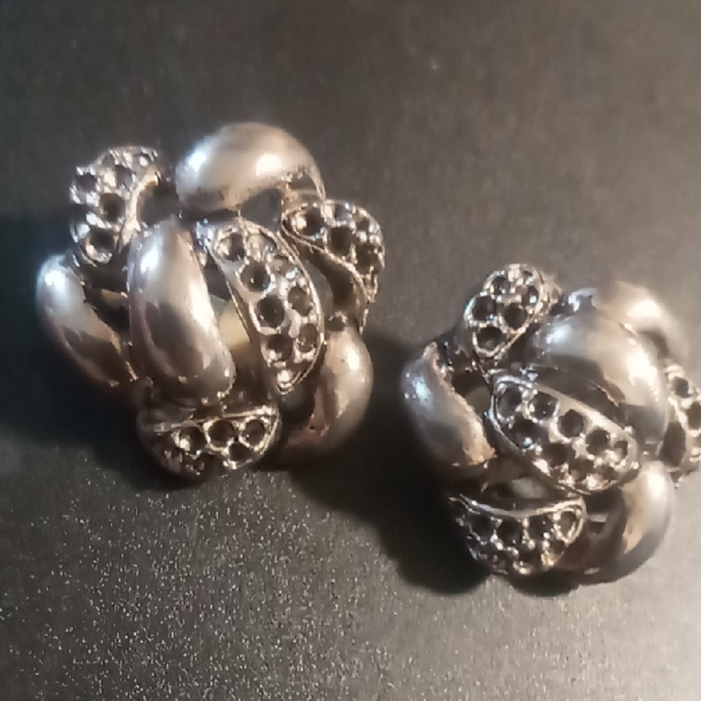 80s Vintage Clip On Earrings Silver Knot With Black Crystal Accent's.